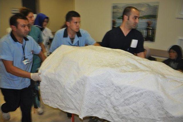 Ticari araçla traktör çarpıştı: 1 ölü, 1 yaralı 2