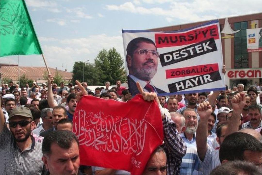 Mısır&rsquo;da &Ouml;lenler İ&ccedil;in Gıyabi Cenaze Namazı Kılındı