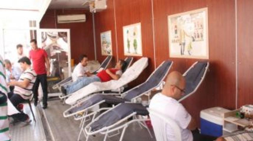 Kızılay, G&uuml;lnar'da 100 &Uuml;nite Kan Topladı