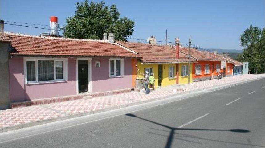 Atat&uuml;rk Caddesi&rsquo;nde Evler Rengarenk Boyandı
