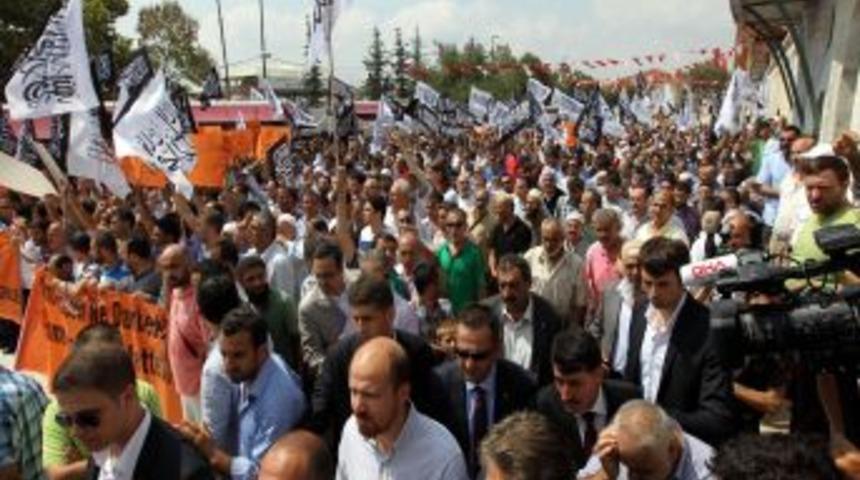 Fatih Camii'nde Mısır Protestosu