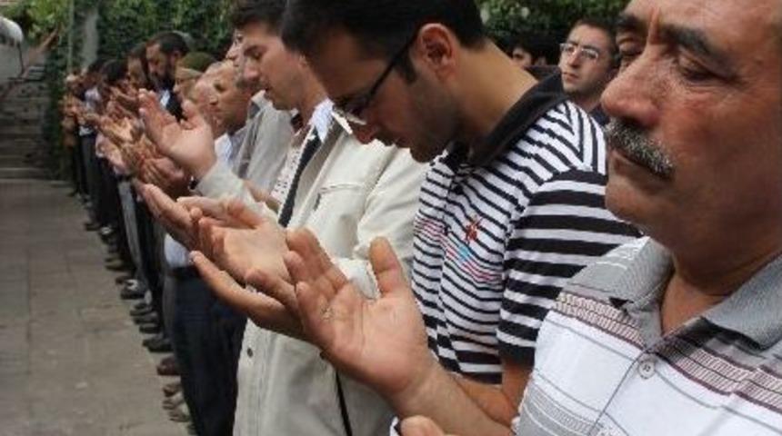 Mısır&rsquo;da Hayatını Kaybedenler İ&ccedil;in Gıyabi Cenaze Namazı