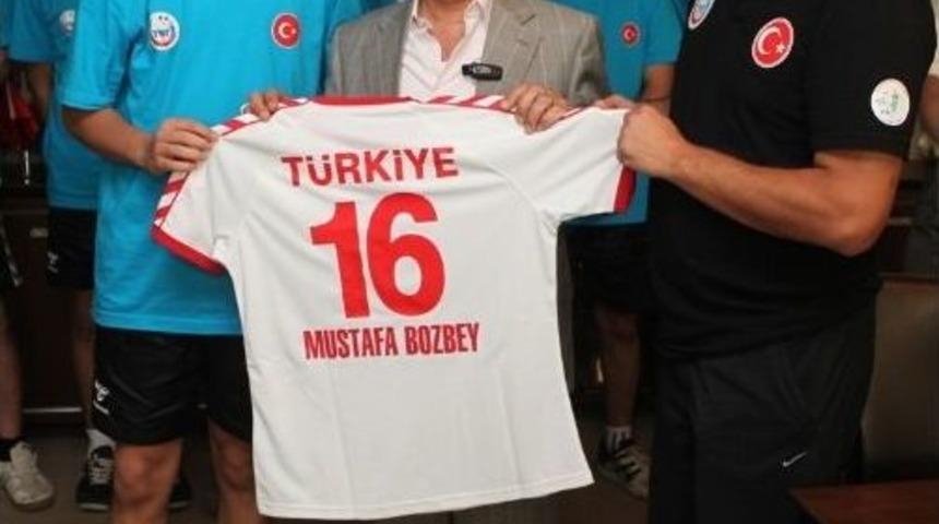 Milli Hentbolcular Başkan Bozbey&rsquo;i Ziyaret Etti