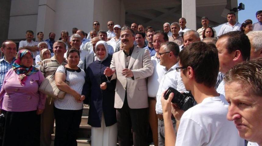 Vali Şehirden Ayrıldı, Belediye Başkanı G&ouml;zyaşlarını Tutamadı