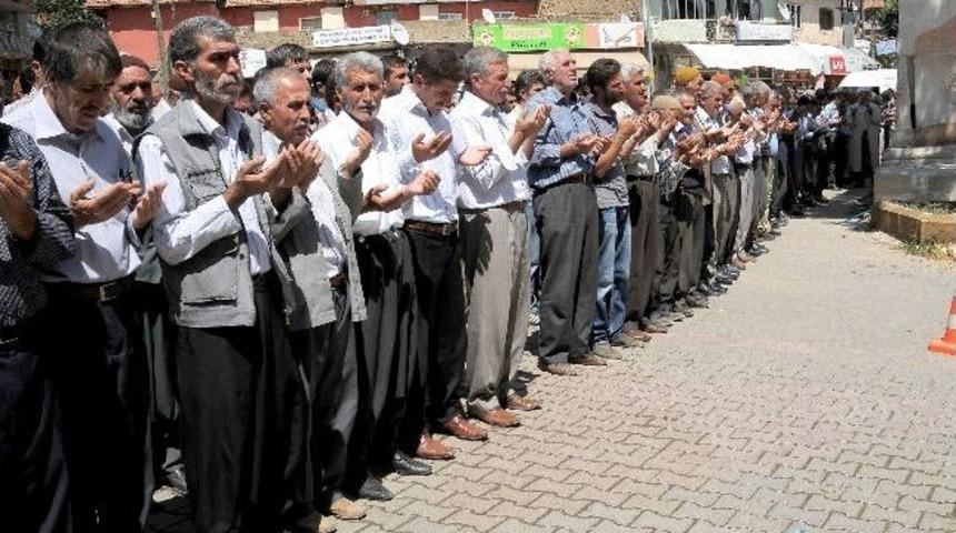 &Ccedil;elikhan&rsquo;da Mısırlılar İ&ccedil;in Gıyabi Cenaze Namazı Kılındı