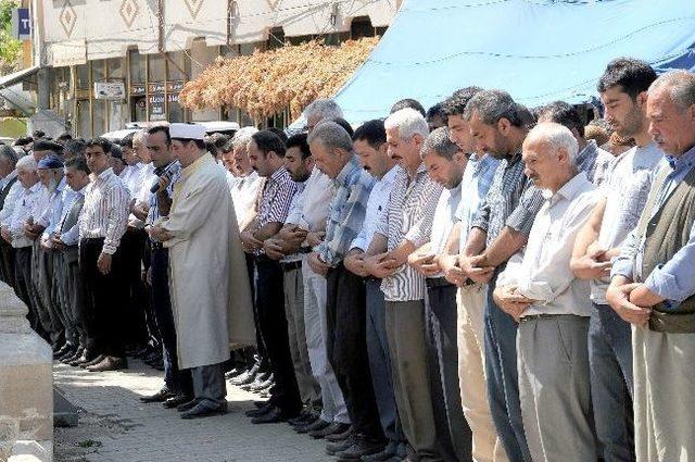 Çelikhan’da Mısırlılar İçin Gıyabi Cenaze Namazı Kılındı