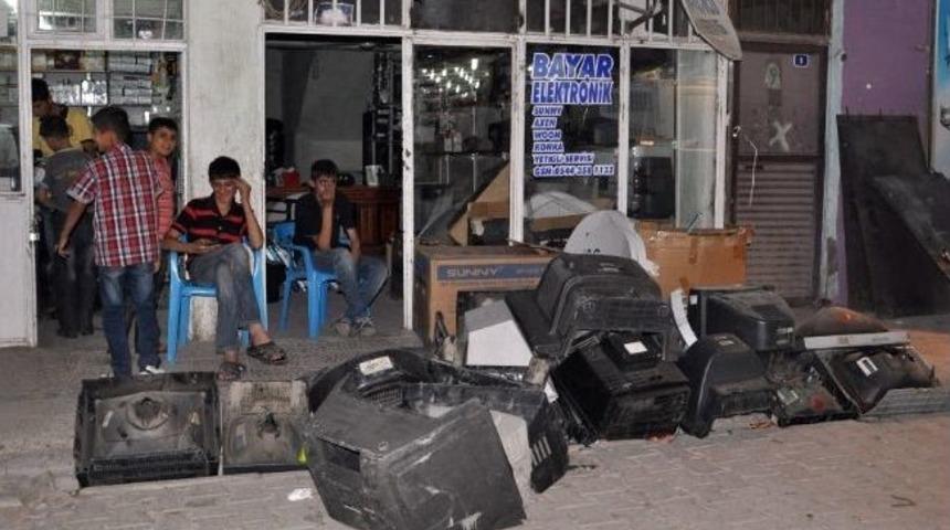 Sahipsiz Televizyonları Çöpe Attı