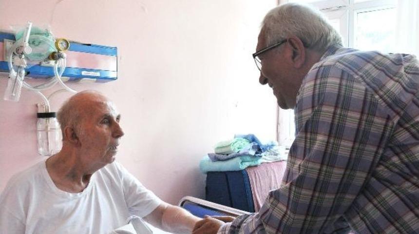 Posbıyık Eski Belediye Başkanı C&ouml;bekoğlu&rsquo;nu Hastanede Ziyaret Etti