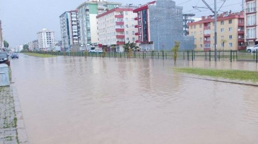 Samsun Valisi&rsquo;nden &ldquo;sel&rdquo; A&ccedil;ıklaması