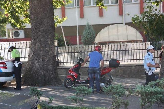 Motosikletlilere Kask Kontrolü