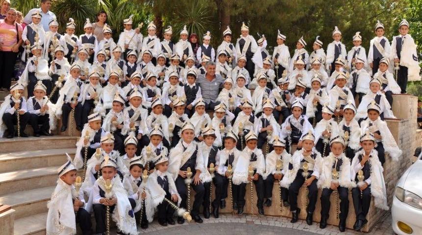 Manavgat Belediyesi 100 &Ccedil;ocuğu S&uuml;nnet Ettirdi
