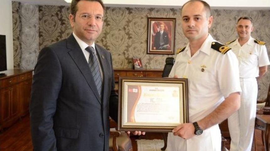 Validen Komutana Başarı Belgesi