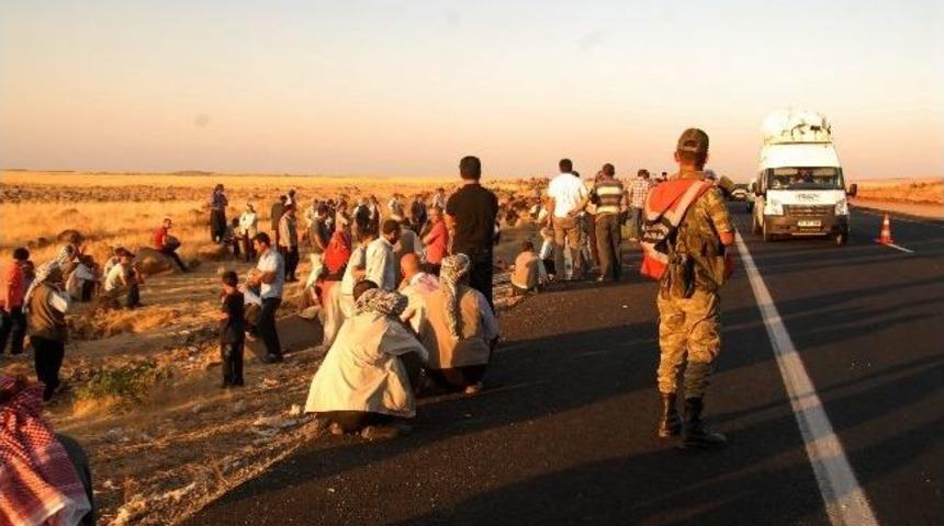 Otomobil iki bisiklete &ccedil;arptı: 2 &ouml;l&uuml;