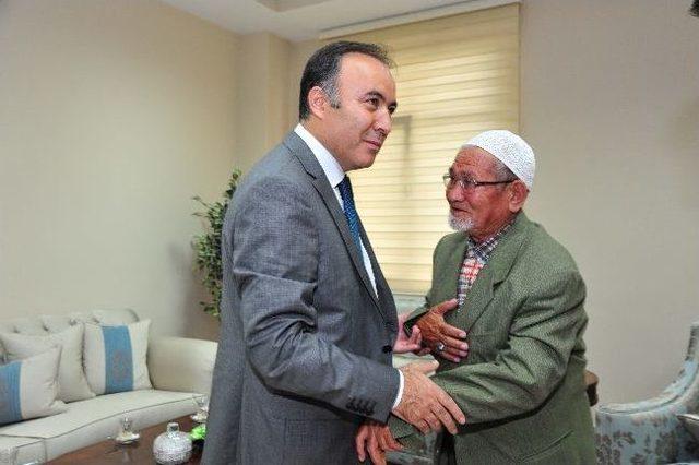 Vali Altıparmak, Afganistanlı Mirza Hüseyin Nazari yi Ağırladı 2