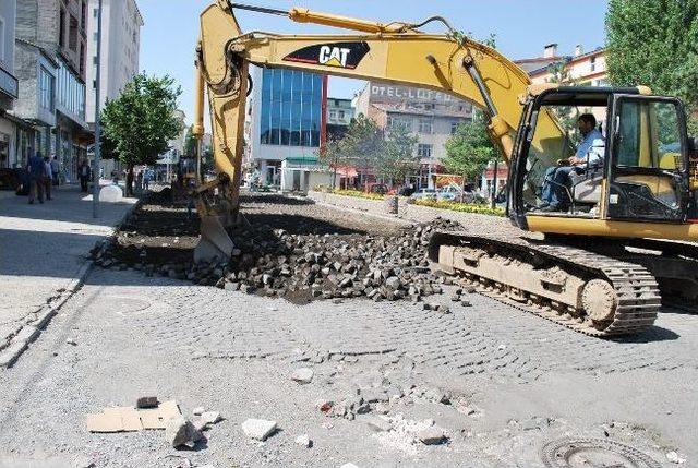 Kars’ta Yol Yapım Çalışmaları Sürüyor