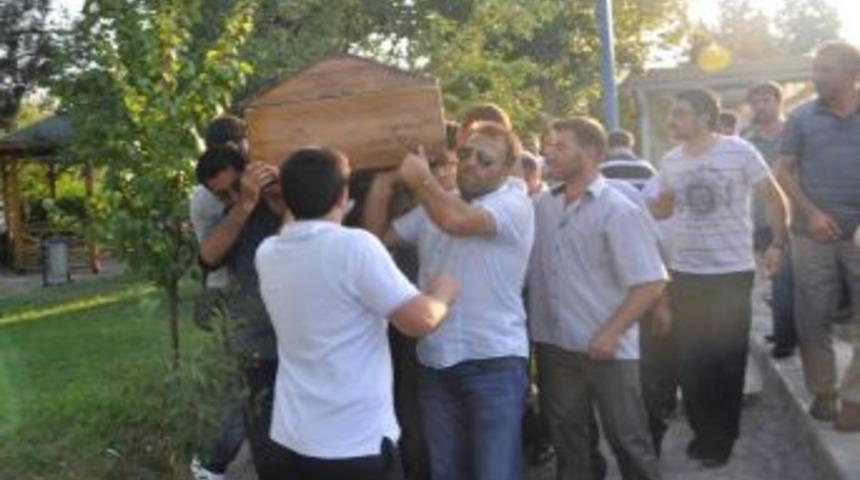 Gen&ccedil; &ouml;ğretmen, boğularak hayatını kaybetti