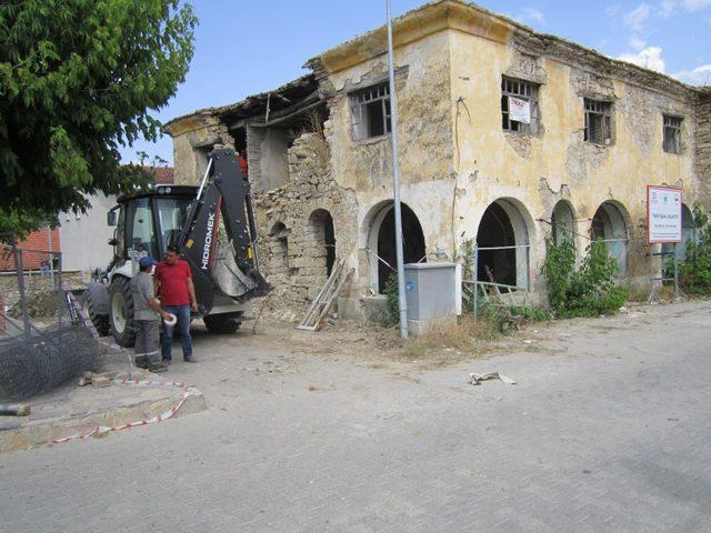 Asırlık Taşhan'ın Restorasyonuna Başlandı