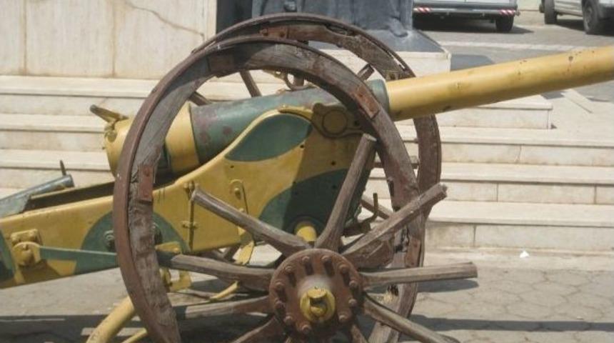 Tarihi Top Arabası İlgi Ve Bakım Bekliyor