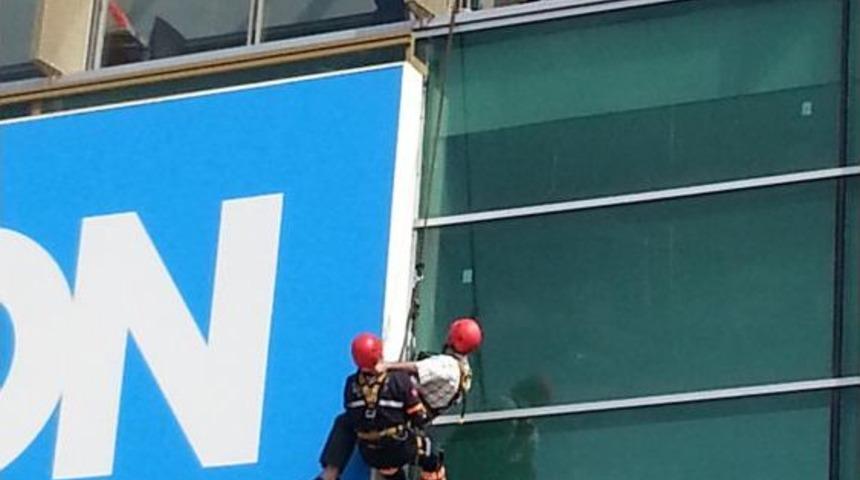 "Depremde En G&uuml;venli Yer Sabit Ve Ahşap Eşyaların Yanı"