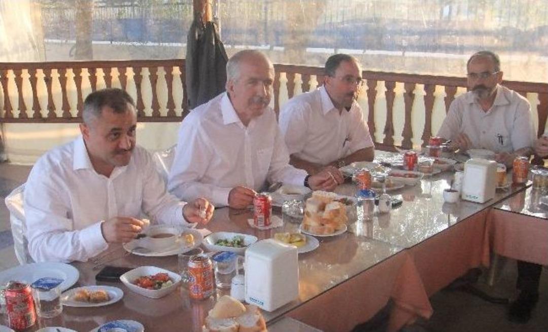 M&uuml;ft&uuml; &Uuml;sk&uuml;l&uuml;pl&uuml;'ye Veda Yemeği