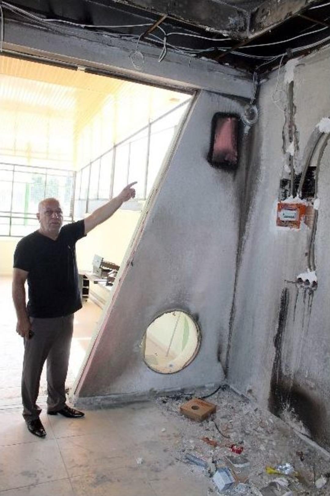 A&ccedil;ılışa Hazırlanan Bar Kundaklandı