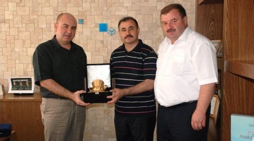 T&uuml;rk D&uuml;nyası Belediyeler Birliği Genel Sekreteri Mustafa Başkurt Gediz'de