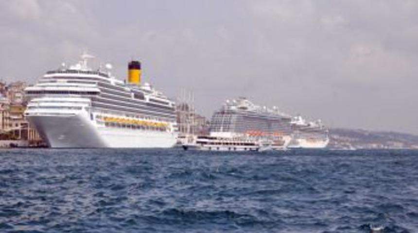 İstanbul&rsquo;da Yolcu Gemisi Yoğunluğu