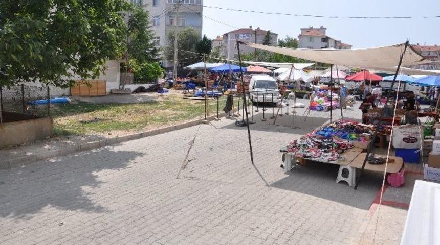 Aşırı R&uuml;zgardan Halk Pazarı Boş Kaldı
