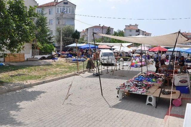 Aşırı Rüzgardan Halk Pazarı Boş Kaldı