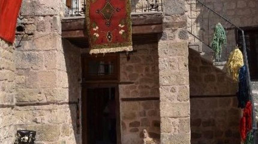 Niğde’de Geleneksel Halı Müzesi Açıldı