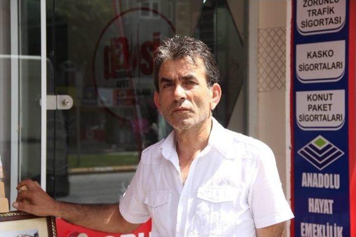 Depremde Eşi Ve Oğlunu Kaybeden Ali Esen, O Günleri Unutturmamak İçin Fotoğraf Sergisi Açtı G1