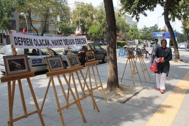 Depremde Eşi Ve Oğlunu Kaybeden Ali Esen, O Günleri Unutturmamak İçin Fotoğraf Sergisi Açtı G3