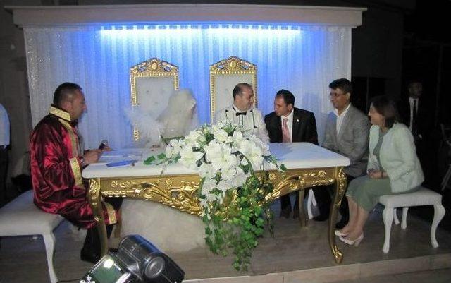 Bakan Şahin Uşak ta Nikah Şahidi Oldu 2