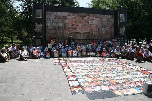 Kayıp Yakınlarından Oturma Eylemi 1