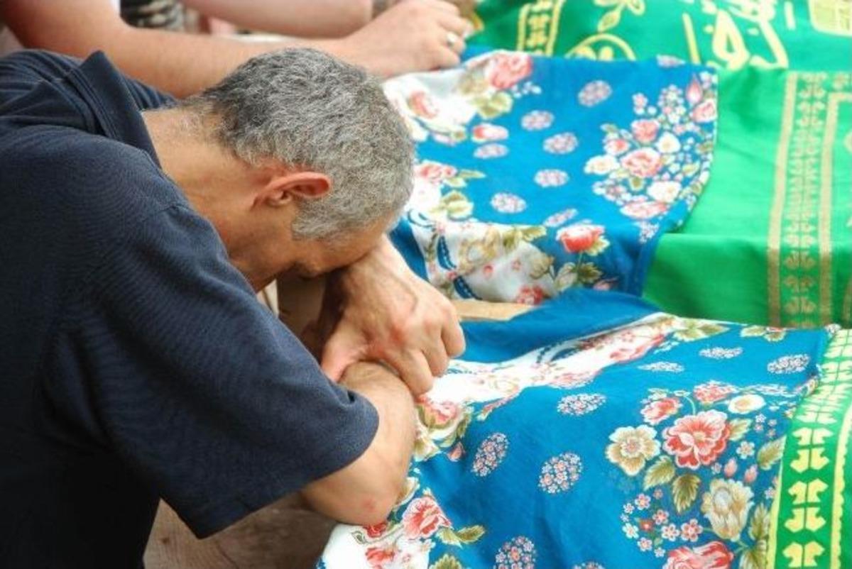 Kayseri'den D&uuml;ğ&uuml;n D&ouml;n&uuml;ş&uuml; Sivas&rsquo;ta Ge&ccedil;irdikleri Kazada &Ouml;len 4 Kişi Bug&uuml;n Toprağa Verildi