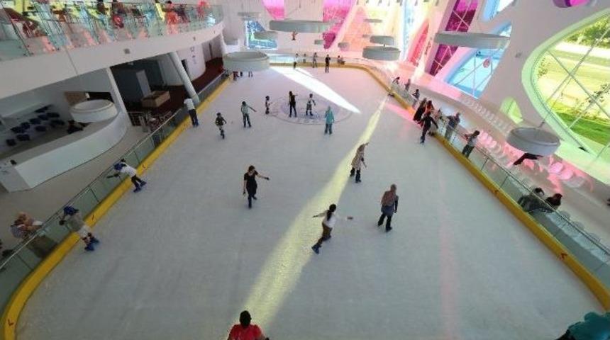 Harikalar Diyarındaki Buz Pistine İlgi B&uuml;y&uuml;k