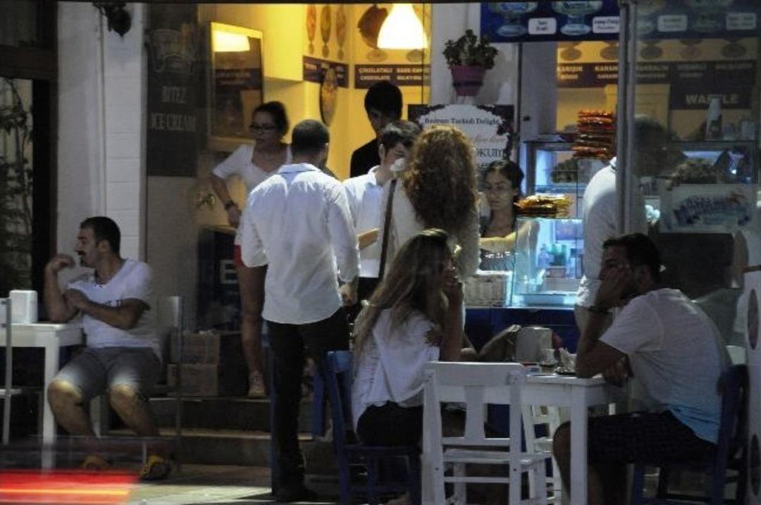 Azra Akın Ve Sevgilisi Bodrum&rsquo;da