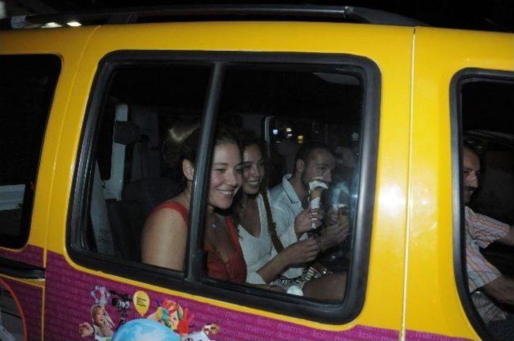 Azra Akın Ve Sevgilisi Bodrum’da G2