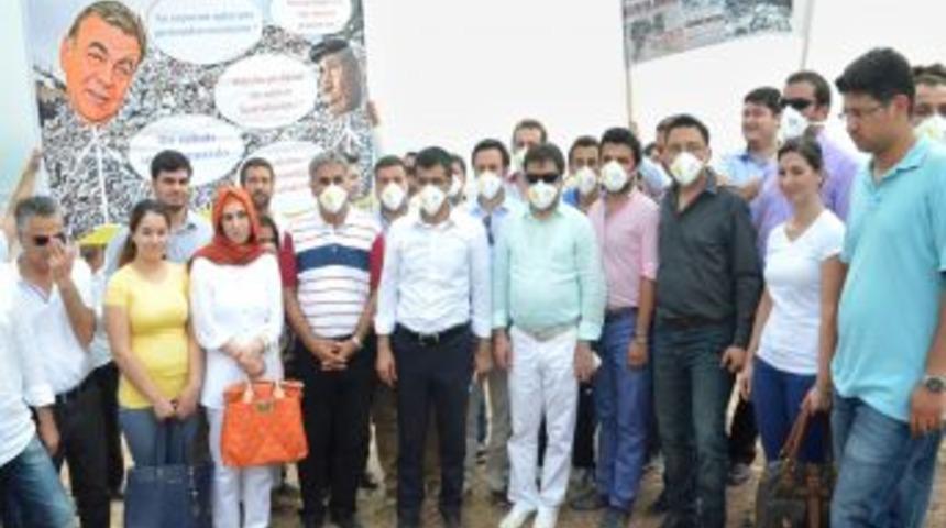 AK Parti İzmir İl Gen&ccedil;lik Kolları &Uuml;yelerinden &Ccedil;&ouml;p Eylemi