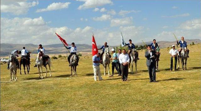 Bahçeli, Kayseri'de Cirit İzledi