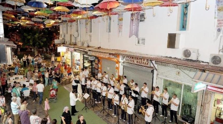 Bando Festivali Devam Ediyor