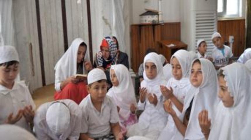 Yaz Kur’an Kursunda Başarılı Öğrenciler Ödüllendirildi