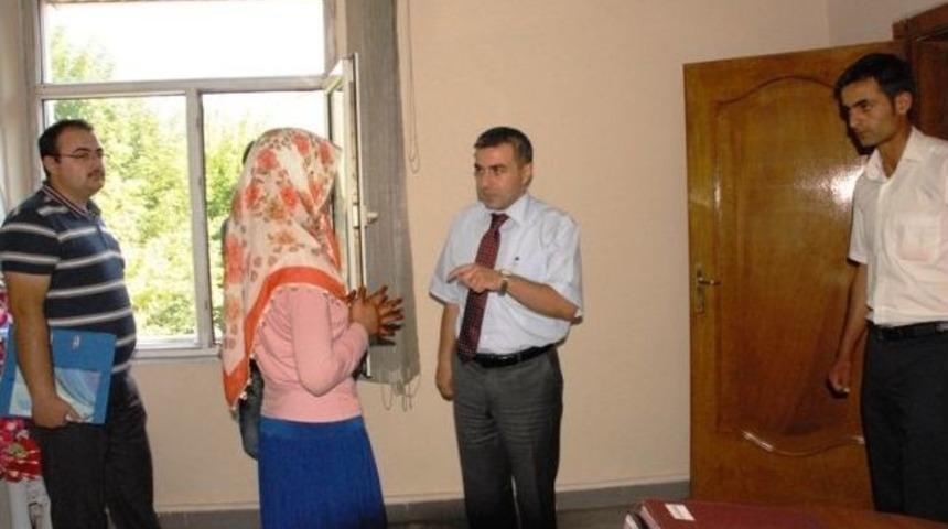 Malazgirt Kaymakamı Atasoy, Fakir Aileye Sahip &Ccedil;ıktı