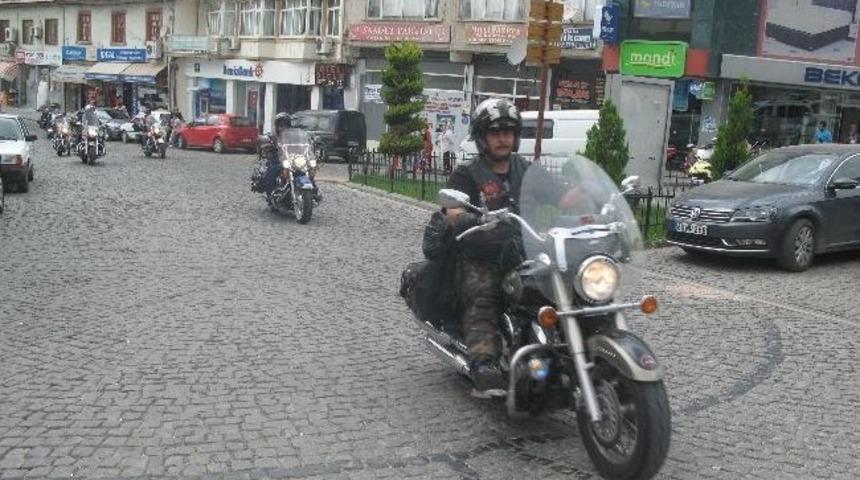 Motosiklet Tutkunları Niksar&rsquo;dan Ge&ccedil;ti