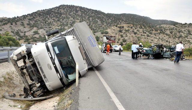 Karşı Yönden Gelen Kamyona Çarpan Otomobil Takla Attı: 3'ü Ağır 4 Yaralı