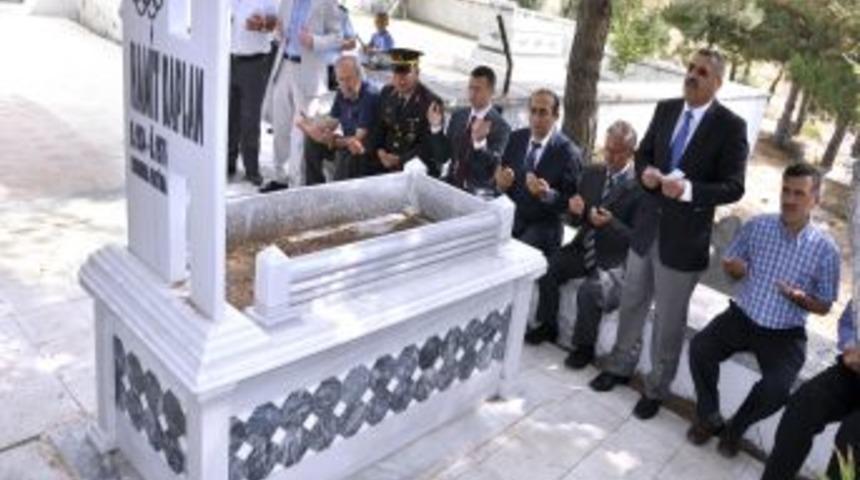 Hamit Kaplan Ve Adil Candemir Mezarı Başında Anıldı