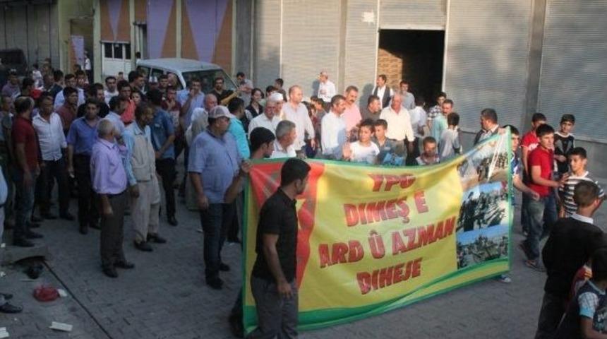 Cizre&rsquo;de Sınıra Y&uuml;r&uuml;yen G&ouml;stericilere Polisten M&uuml;dahale