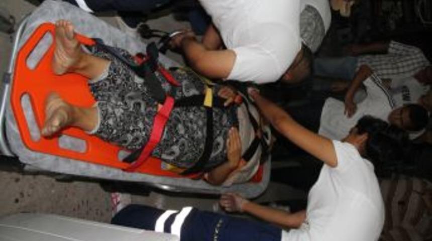 Halk Otob&uuml;s&uuml; Belediye Otob&uuml;s&uuml;ne &Ccedil;arptı: 3 Yaralı