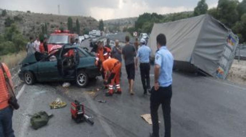 K&uuml;tahya'da Trafik Kazası: 4 Yaralı