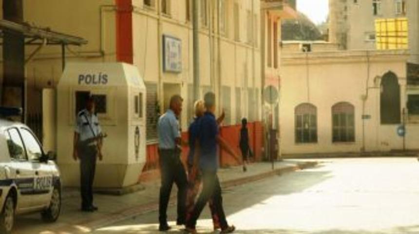 Çocuklarının Gözü Önünde Eski Kocasını Bıçakladı